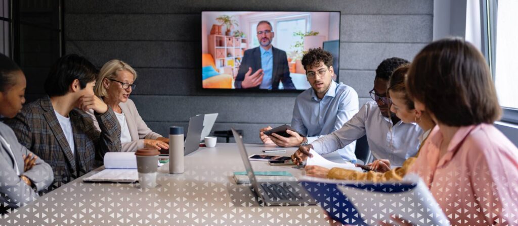 Hybrid work, maximum impact: a strategy guide for financial services